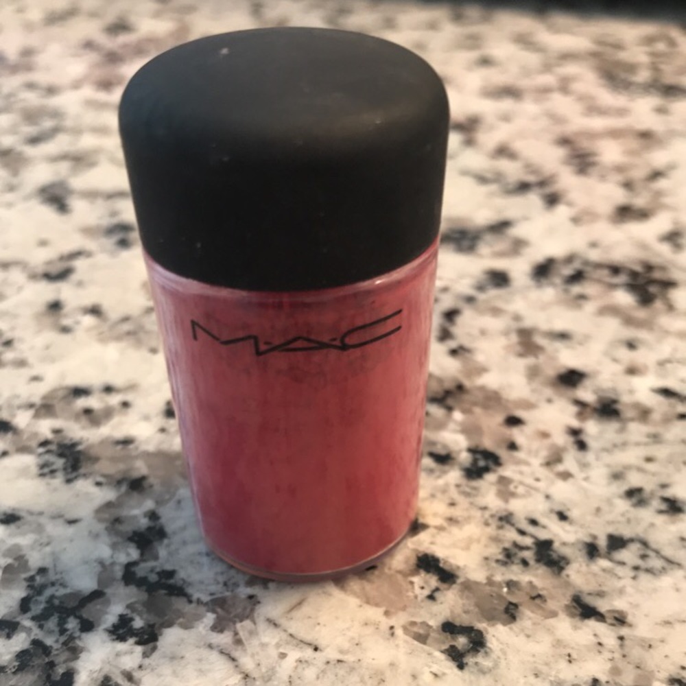New MAC pigment, New fixation